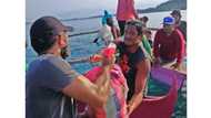 Gerald Anderson joins PCG’s “floating community pantry”; his photos go viral