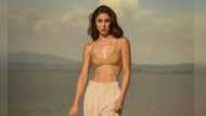 Julia Barretto posts new feisty beach photo; shows off her narrow waistline