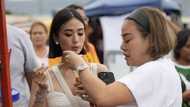 Heart Evangelista, walang arteng kumain ng tusok-tusok; outfit niya, nag-viral