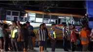 Pampasaherong bus na matulin umano ang takbo, sumalpok sa arko; 41 katao, sugatan