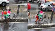 Lolang delivery rider, umantig sa netizens matapos mag-viral ang video sa gitna ng ulan