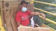 Photo of exhausted hungry man still waiting for biyahe goes viral