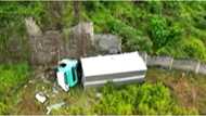 Truck na nagdeliver ng election paraphernalia, nahulog sa bangin; 1 patay, 3 sugatan