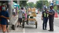 Lalaking nagsara ang negosyo, nagbigay pa rin ng 3 noodles sa community pantry