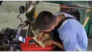 Tricycle driver na naisisingit ang online class sa pamamasada, hinangaan