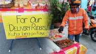 Delivery riders, labis ang tuwa sa ginawang community pantry para sa kanila