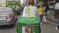 Grab rider na naka-flex ang Cūm Laude na anak, viral sa social media