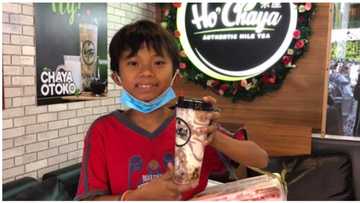 Batang naglalako ng ice candy, hinangaan dahil sa regalong handog para sa ina