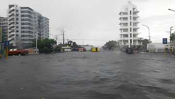 Heavy rains made Bacolod reclamation area look like a ‘Sea,’ stranding motorists