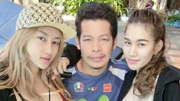 Kaya nyo 'to? Lalaking may dalawang asawa at siyam na anak nakatira sa iisang bubong, nag-viral dahil sa kakaibang setup ng pamilya