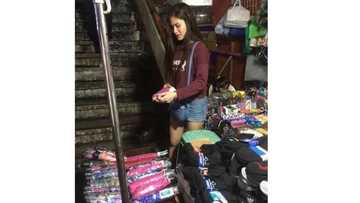 Sa sobrang ganda ng nagtitinda, mapapabili ka! 'Payong girl' near Farmer's Mall Cubao goes viral for being a certified headturner