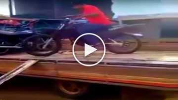 Hilarious video of clumsy Pinoy motorcycle rider's painful and embarrassing accident goes viral