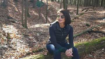 Yakapan nina Anne Curtis at Erwan Heussaff pagkatapos ng Tokyo Marathon, nakunan ng netizen