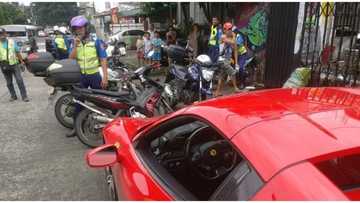 Driver pinaharurot ang pag-aaring Ferrari matapos masita ng MMDA dahil sa illegal parking