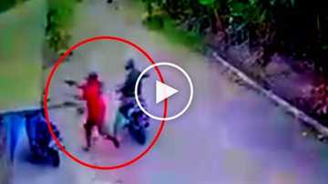 Scary riding-in-tandem hold-uppers in Cebu rob defenseless lending collector