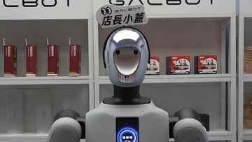 Humanoid robot, nagsisilbing tindero sa convenience store sa Hong Kong