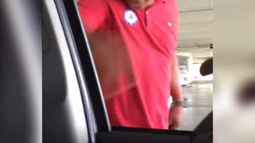 Video ng lalaking nag-reserve ng parking space gamit ang sarili, nag-viral