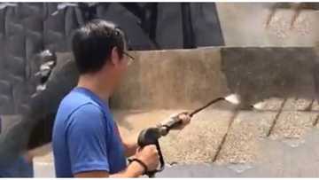 Mayor Isko Moreno cleans Bonifacio Monument