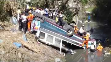 Higit 50 katao, patay matapos mahulog ang isang bus sa bangin