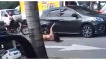 Babaeng walang saplot na nanggugulo sa mga sasakyan sa kalsada, sapul sa video