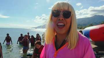 Vice Ganda, ipinasyal ang "It's Showtime" staff sa beach sa Batangas