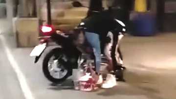 Viral na ang video ng delivery riders na tumulong sa kasamahang umiyak matapos mabiktima ng ‘fake booking’