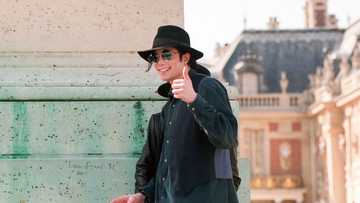 Maduming medyas ni Michael Jackson, nabenta ng mahigit kalahating milyong piso