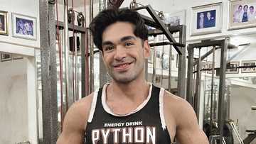 Carlos Agassi exudes confidence while aging; shows 18-year-old vs 45-year-old photos
