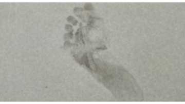 Kakakilabot! Misteryosong footprint ng baby sa mall, dumarami ang nakakakita