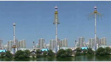 Intense Gyro Drop free-fall amusement park ride circulating on social media is fake