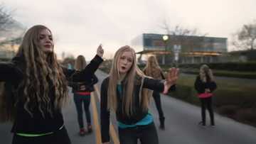 American girls, viral ngayon dahil sa pagkanta at pagsayaw nila ng Tagalog song