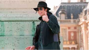 Maduming medyas ni Michael Jackson, nabenta ng mahigit kalahating milyong piso