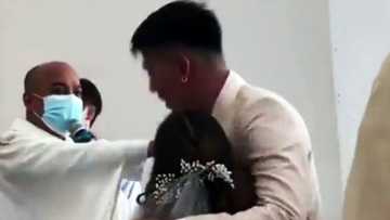 Nakakatuwang video ng pagpapatigil ng pari sa "kiss the bride" moment, viral