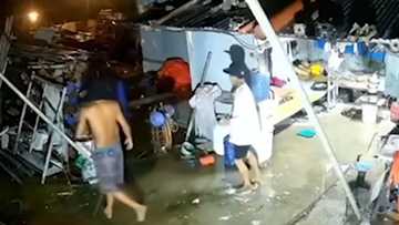 2 lalaki, huli sa CCTV habang ninanakawan ang natutulog na construction workers