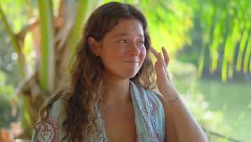 "It's been a struggle": Andi Eigenmann, napaiyak nang mapag-usapan ang mga yumaong magulang