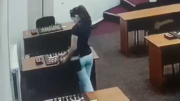 Chess player, may pinahid sa mesa ng kalaban upang mandaya umano