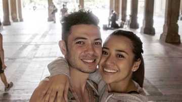 Morissette Amon posts cozy photo with her boyfriend after issue with her father