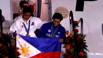 Carlos Yulo at iba pang Pinoy Olympians, dumating na sa Pilipinas lulan ng PAL chartered flight