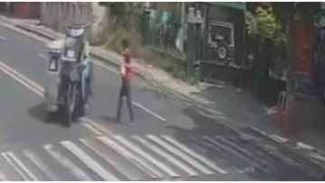 Sapul sa CCTV! Health worker, patay matapos mabangga at makaladkad ng 1 tricycle