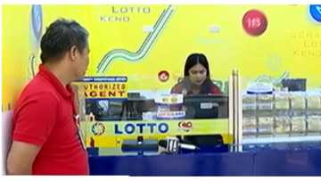 P1 billion lotto winner na taga Samar, pinilahan nang mamigay ng balato