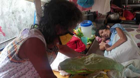 69-anyos na ina, nakikitira sa jeep kasama ang anak na may malubhang sakit