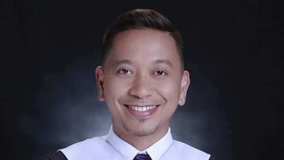 Jhong Hilario, proud na binahagi ang kanyang graduation picture