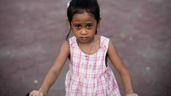 Little girl is caught stealing, but when the cashier learns why, she makes an unthinkable decision