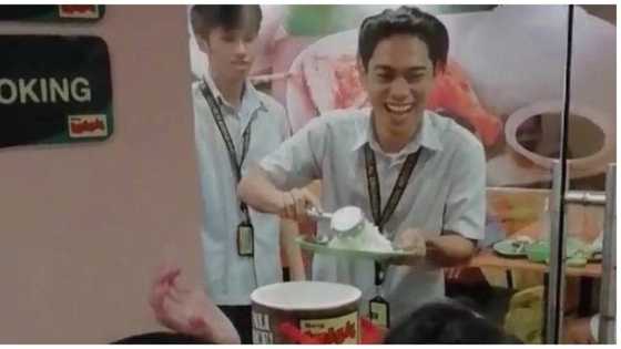 Di na kinaya! Video ng customer sa Mang Inasal na nagkusa nang kumuha ng extra rice, nag-viral