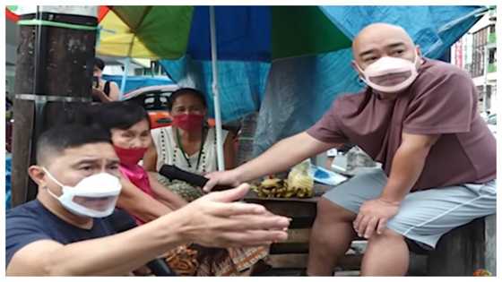 87-anyos na lolang vendor at nakikitulog lang sa nakaparadang jeep, natulungan ng Eat Bulaga