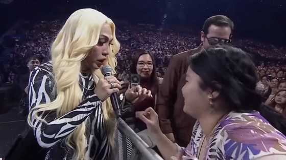 Vice Ganda, naantig sa binigay ng isang Pinay fan sa kanya sa 'ASAP' show sa England