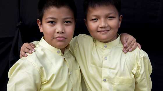 Two students helped old man living in trailer – Then received life-changing call from his lawyer