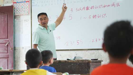 I met my first love at m daughter’s school – His actions stunned me