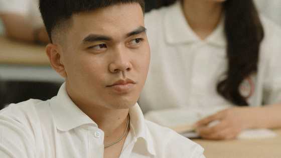 “I’ll ruin your life,” a student told his teacher – 17 years later, he came to her house 1 night