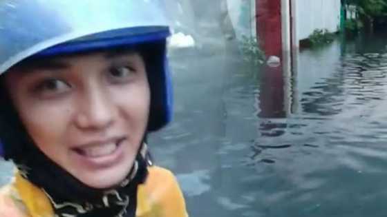 Video ng Shopee rider na sinusuong ang baha maihatid lang ang parcel nag-viral